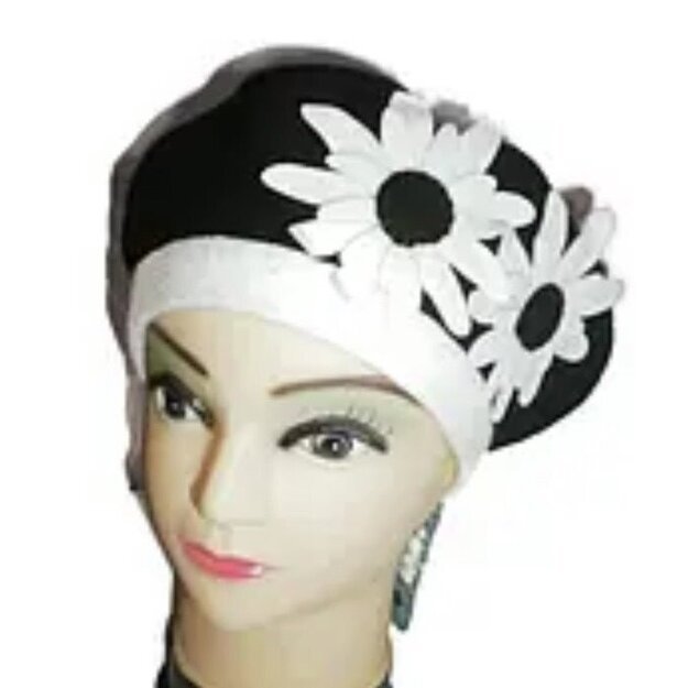 Kamea juoda moteriška kepurė su baltom gelėm Margherita