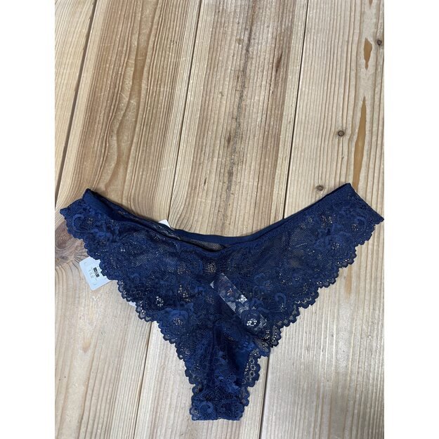 Triumph vyšninės tamsiai mėlynos spalvos kelnaitės iš nėrinių Tempting Lace Brazilian String